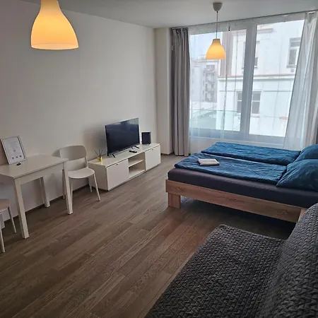 Centre Design O2 Arena - Parking - Large Glass Balcony - Platce Dph - Big Tv - Coffee, 24-7 Self Check-in 프라하