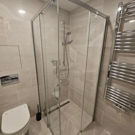 Apartment Centre Design O2 Arena - Parking - Large Glass Balcony - Platce Dph - Big Tv - Coffee, 24-7 Self Check-in